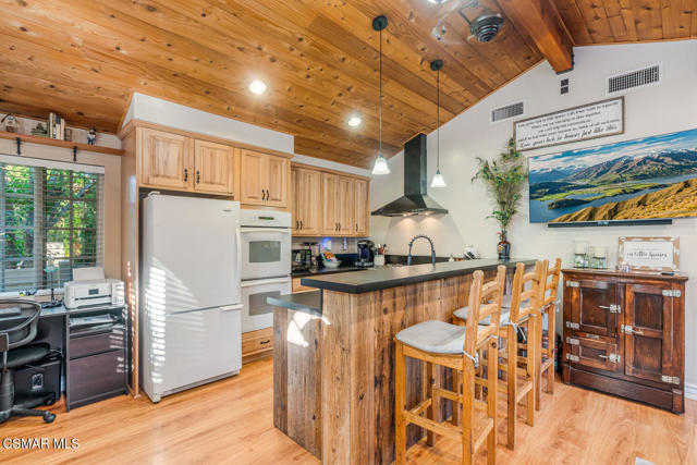 1088 Alta Vista Road, Simi Valley CA: https://media.crmls.org/mediaz/875c1210-3d55-4ba2-8096-fe1a3a73f238.jpg