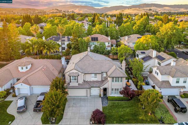 139 Shelterwood Ln, Danville CA: https://media.crmls.org/mediaz/875c64a2-af25-4b4f-b3fb-aa2f257bd68b.jpg