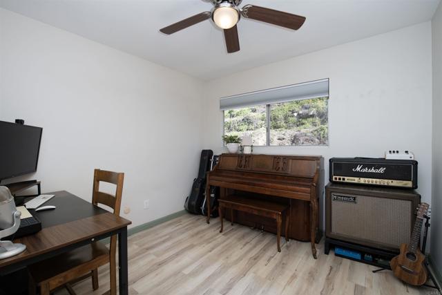 Detail Gallery Image 21 of 40 For 500 Beaumont Dr, Vista,  CA 92084 - 4 Beds | 3/1 Baths