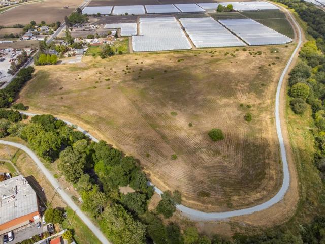 30 Riverside Road, Watsonville CA: https://media.crmls.org/mediaz/875d38ce-a4f9-4205-bc05-2647e76ad64b.jpg