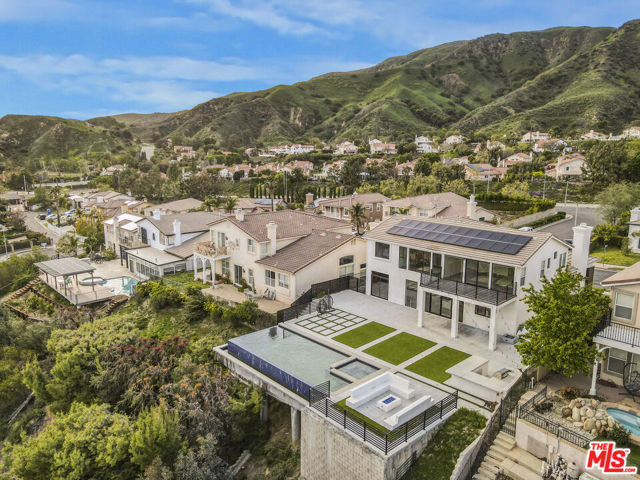 17764 Sidwell Street, Granada Hills CA: https://media.crmls.org/mediaz/875d89bd-5bb6-43af-b9a6-e52bee35c30e.jpg