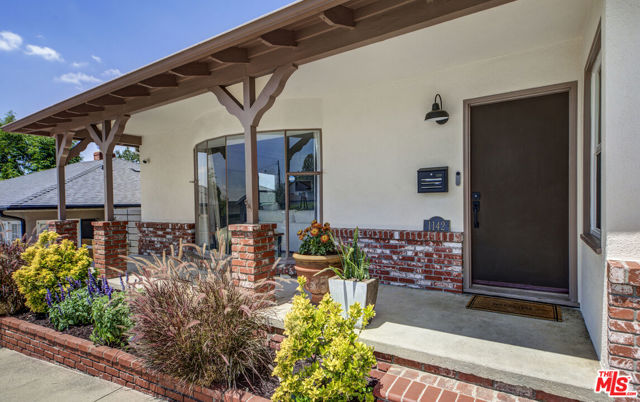 1142 Arbor Dell Road, Los Angeles CA: https://media.crmls.org/mediaz/875ea076-3f6c-4500-9f0e-7970daf911c1.jpg