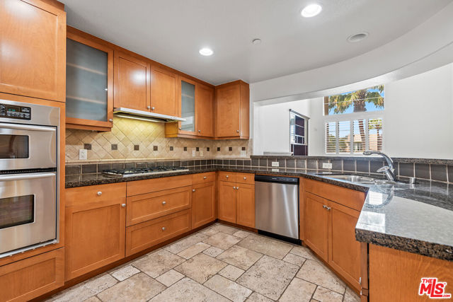 5831 Seawalk Drive, Playa Vista CA: https://media.crmls.org/mediaz/875f8644-a064-4747-87e1-fd1c90d56002.jpg