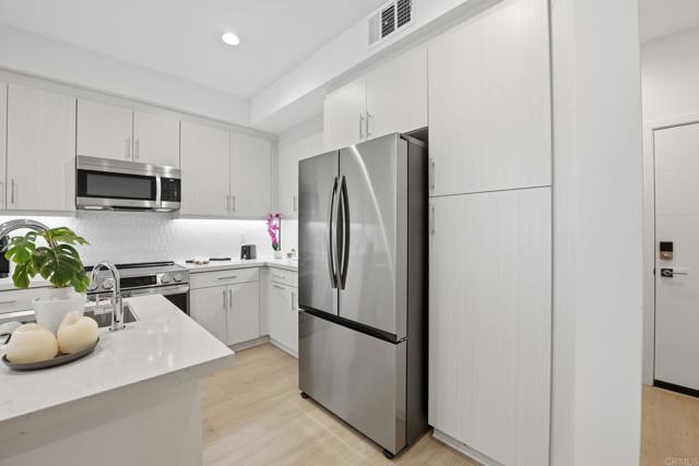 Detail Gallery Image 10 of 24 For 1307 Yannis Ct, El Cajon,  CA 92109 - 3 Beds | 2/1 Baths