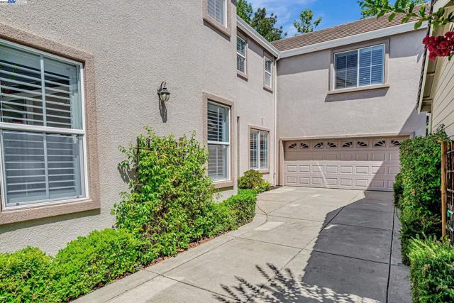 260 Abigail Cir, Danville CA: https://media.crmls.org/mediaz/876043d4-ccc5-4c7b-a68e-08ca5a71ce4c.jpg