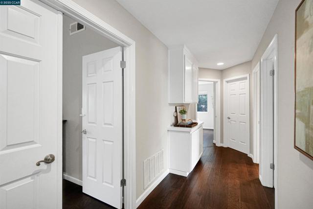 405 Triomphe Ct, Danville CA: https://media.crmls.org/mediaz/87609f37-fdc0-4c14-a70c-b6291de6f67d.jpg