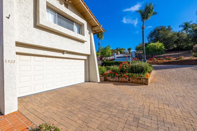 Detail Gallery Image 2 of 40 For 1322 Loma De Paz, Escondido,  CA 92027 - 3 Beds | 2/1 Baths