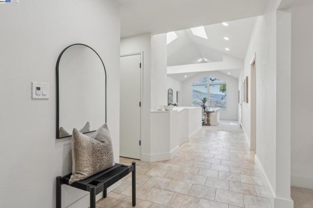 361 Castle Crest Rd, Alamo CA: https://media.crmls.org/mediaz/87612348-736f-4263-be95-a253880d5eaf.jpg