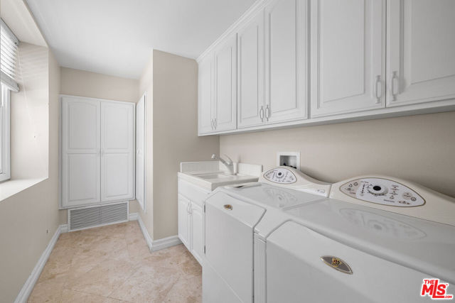 2046 Palisades Drive, Pacific Palisades CA: https://media.crmls.org/mediaz/87612ec3-2ca0-40a7-af2d-6650c194354a.jpg