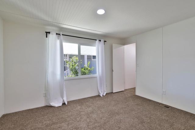 8282 Murray Ave, Gilroy CA: https://media.crmls.org/mediaz/87613454-59ad-4ed6-9ada-64ac26ee9d8e.jpg