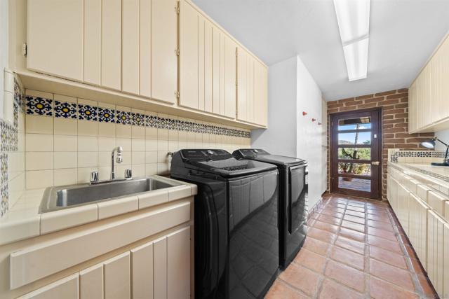 Image 41 of 75 For 1951 Cloverdale Rd