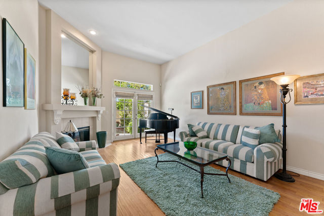 3091 East Hillcrest Drive photo 4