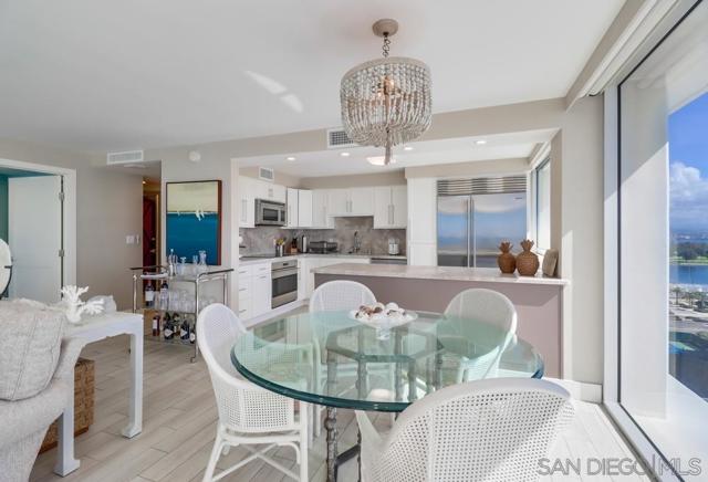 1730 Avenida Del Mundo, Coronado CA: https://media.crmls.org/mediaz/876222e9-bead-430b-9b64-a1393ef8baaa.jpg