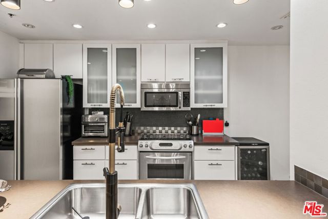 1201 Larrabee Street, West Hollywood CA: https://media.crmls.org/mediaz/8762306e-7b38-4e32-8dd2-b5e208266f76.jpg