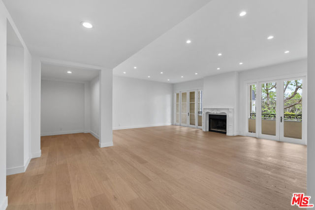 10118 Empyrean Way, Los Angeles CA: https://media.crmls.org/mediaz/8762da7e-fc60-4089-b9f6-6bb336bac286.jpg