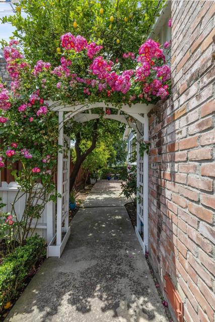 30113 Treeview St, Hayward CA: https://media.crmls.org/mediaz/87634a7b-939d-427f-9cfb-d8c890fb4baf.jpg