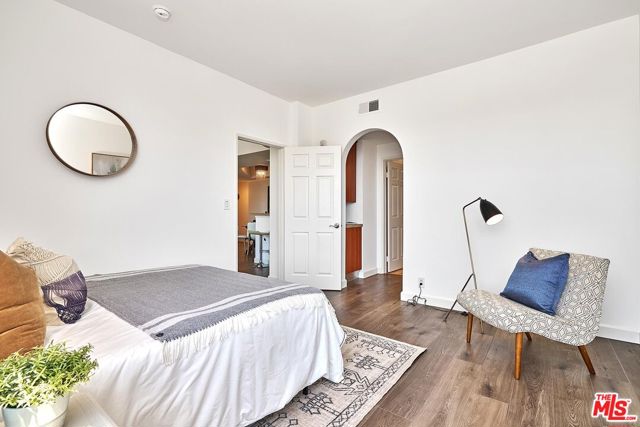 620 Gramercy Place, Los Angeles, California 90005, 2 Bedrooms Bedrooms, ,2 BathroomsBathrooms,Condominium,For Sale,Gramercy,24390095