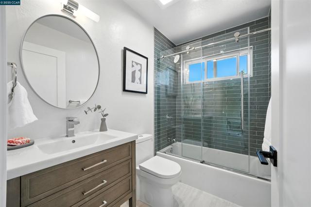 31 Junewood Ct, Danville CA: https://media.crmls.org/mediaz/87634fb7-0ba3-4df5-ad9c-0ef5a487ed5b.jpg