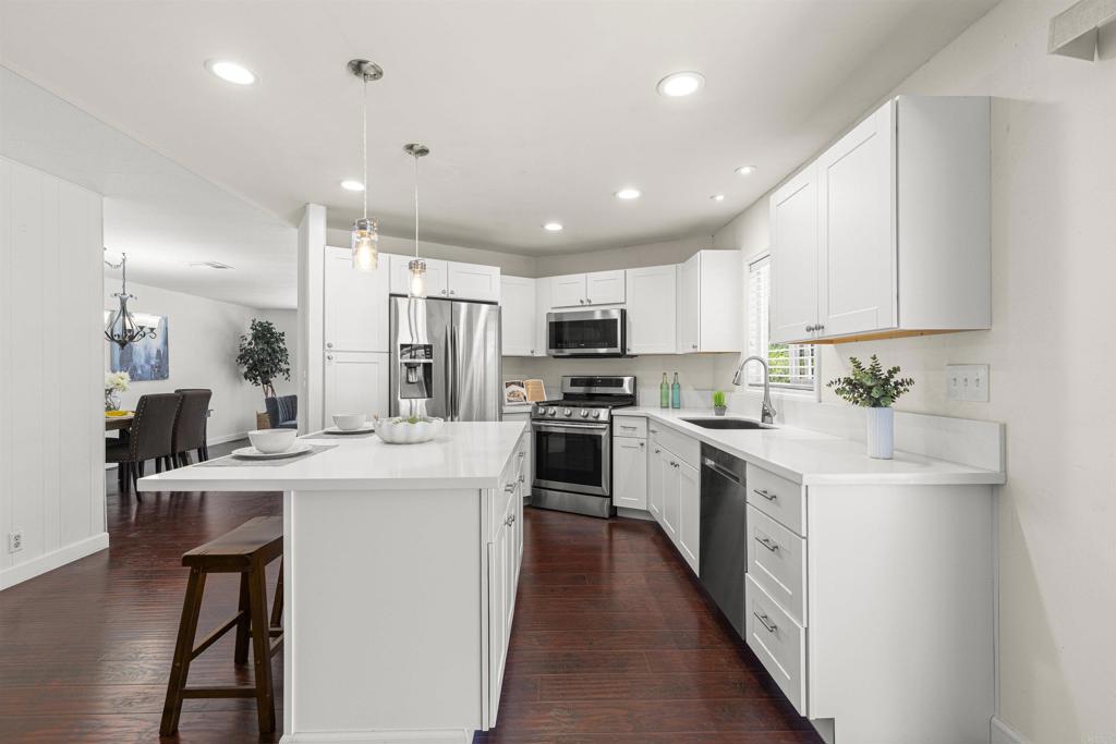 350 El Camino Real - photo 12