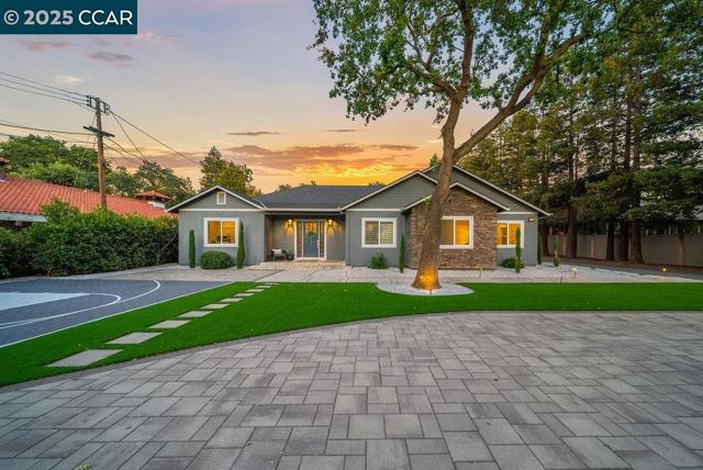 100 Alderwood Rd, Walnut Creek CA: https://media.crmls.org/mediaz/87638a53-8506-4541-bea2-10430777b22a.jpg