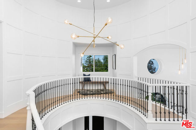 23458 W Moon Shadows Drive, Malibu CA: https://media.crmls.org/mediaz/87646e14-fb7f-4cb0-9bc2-b4fcaca9ea4c.jpg