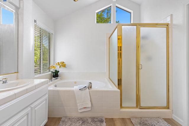 Image 36 of 60 For 66 Edgegate Ct