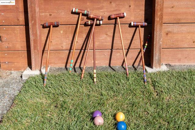 207 Cambridge Ave, Kensington CA: https://media.crmls.org/mediaz/8764bbda-1937-4975-8e2c-a25468525e93.jpg