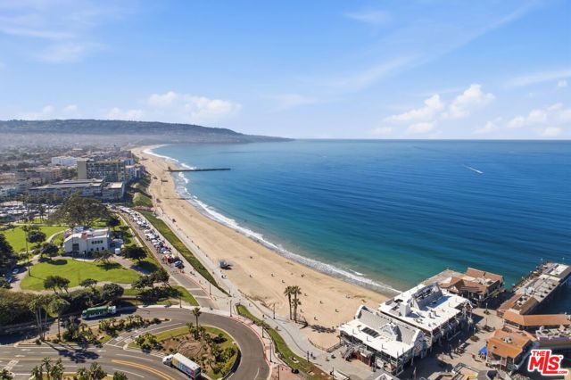 240 The, Redondo Beach CA: https://media.crmls.org/mediaz/876514ed-c88a-4241-b1dd-73f505a9dce8.jpg