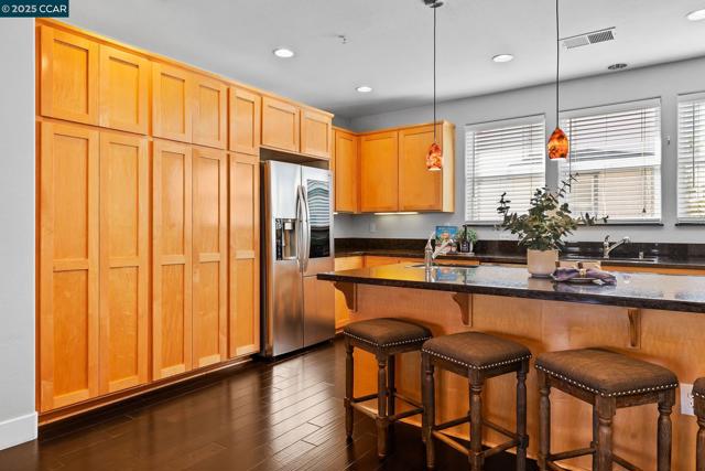 239 Marina Village Rd, Benicia CA: https://media.crmls.org/mediaz/876533f0-ccec-4617-8950-670c91d51b56.jpg