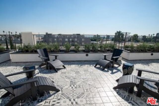 1223 Wellesley Avenue, Los Angeles CA: https://media.crmls.org/mediaz/87656650-01c4-4988-b0a0-ea85de278a17.jpg