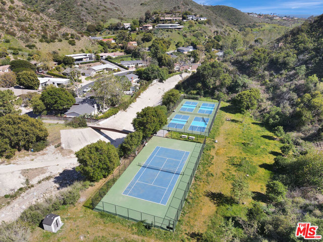 30612 Sicomoro Drive, Malibu CA: https://media.crmls.org/mediaz/8765c46e-6c50-45e2-9f12-e93d5455abd2.jpg