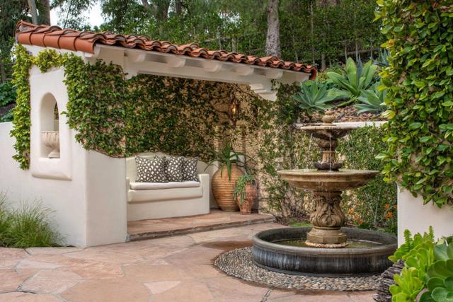 17484 El Vuelo, Rancho Santa Fe CA: https://media.crmls.org/mediaz/876641a9-18a8-4cef-a40e-fd30acef9b43.jpg