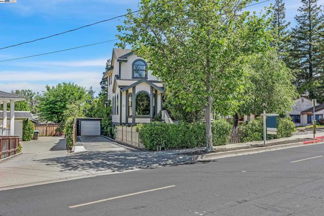 141 Ray St, Pleasanton CA: https://media.crmls.org/mediaz/8766658e-6375-457a-b756-56d47d6935ee.jpg