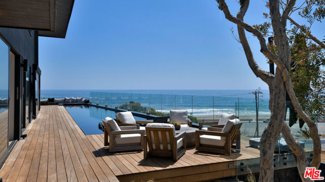 6463 Surfside Way, Malibu CA: https://media.crmls.org/mediaz/8766c092-d435-4ab3-ac38-ee925a78da1b.jpg