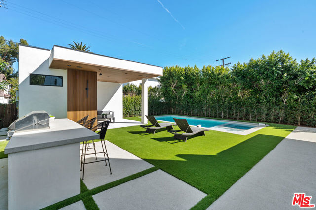 4818 Norwich Avenue, Sherman Oaks CA: https://media.crmls.org/mediaz/87678586-fdf2-41c6-89a3-06cde4fadb10.jpg