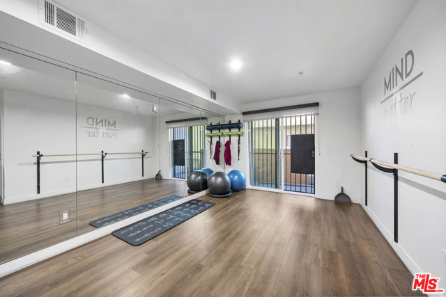 900 S Kenmore Avenue, Los Angeles CA: https://media.crmls.org/mediaz/87682f2e-89e8-4aab-83ea-0df78c8604a3.jpg