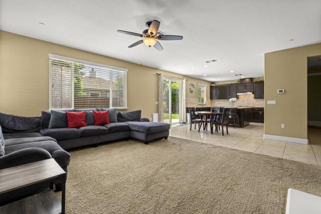 1420 Cielo Vista Lane, Gilroy CA: https://media.crmls.org/mediaz/876836a2-dfd2-40bc-82be-3711cbae173a.jpg