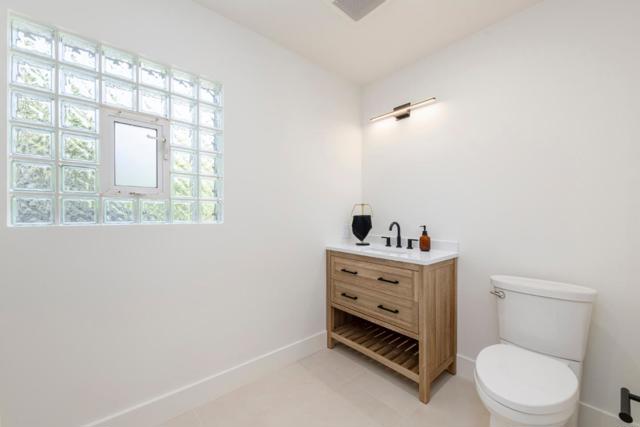 12 Las Aromas, Orinda CA: https://media.crmls.org/mediaz/87688a1f-2e08-47ba-b520-6817412c886a.jpg