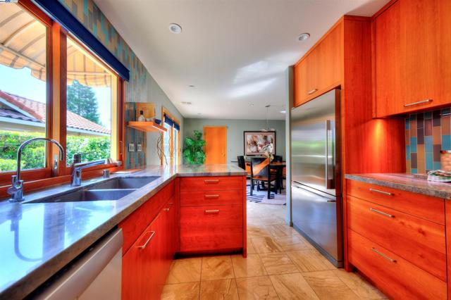 6291 Calle Fuego, Pleasanton CA: https://media.crmls.org/mediaz/8769230c-8ac8-4c5e-9954-98585f3c948a.jpg