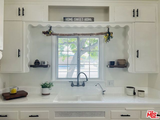 7236 Encino Avenue, Van Nuys CA: https://media.crmls.org/mediaz/876944ea-d009-436c-b6da-379e38b40d8c.jpg