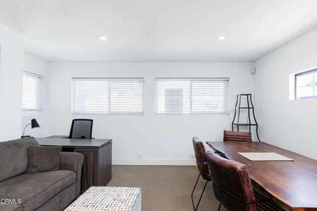 2516 Roosevelt Boulevard, Oxnard CA: https://media.crmls.org/mediaz/876ad5cc-15d8-4800-8274-ef301c42f772.jpg