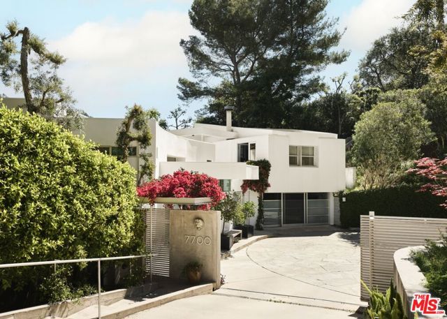 0 Willow Glen Road, Los Angeles CA: https://media.crmls.org/mediaz/876b584c-1405-4c37-99ce-8b1682921c13.jpg
