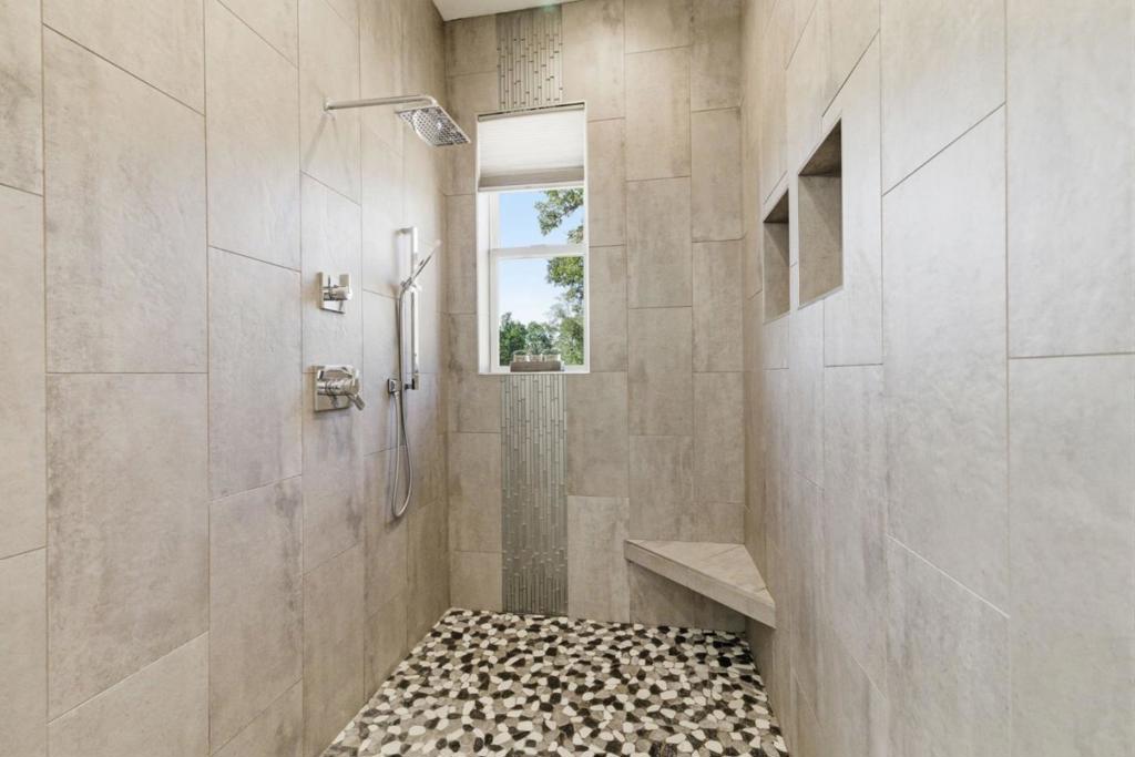 https://media.crmls.org/mediaz/876ba2fa-fc1b-401b-9362-1566420bca09.jpg?preset=X-Large