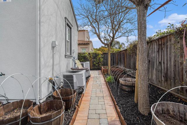 1049 S WEDGEWOOD DR, San Ramon CA: https://media.crmls.org/mediaz/876bbd95-0fbb-4920-91db-dcb4b165ff0c.jpg