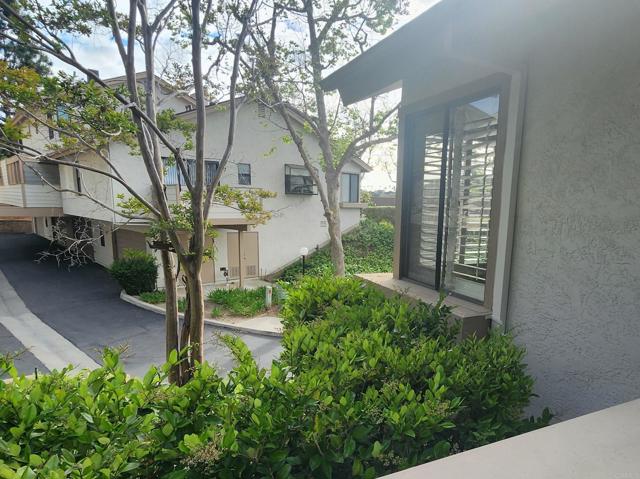 Detail Gallery Image 3 of 30 For 4531 Chateau Deivw, San Diego,  CA 92117 - 2 Beds | 2 Baths