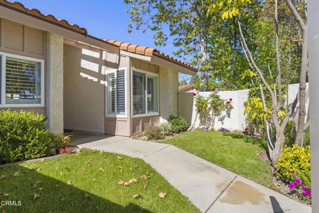 Detail Gallery Image 4 of 38 For 2036 Birchdale Ct, Thousand Oaks,  CA 91362 - 2 Beds | 2 Baths