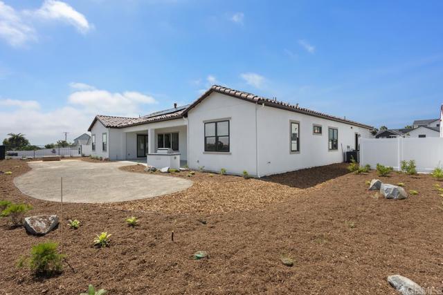 1212 Stonemark Place, Vista CA: https://media.crmls.org/mediaz/876c356c-8de7-4100-b4ff-f49073ceeb9d.jpg