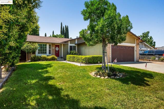 53 Zinfandel Ct, Oakley CA: https://media.crmls.org/mediaz/876c7432-95b9-4f0a-bcf7-978c6d395274.jpg