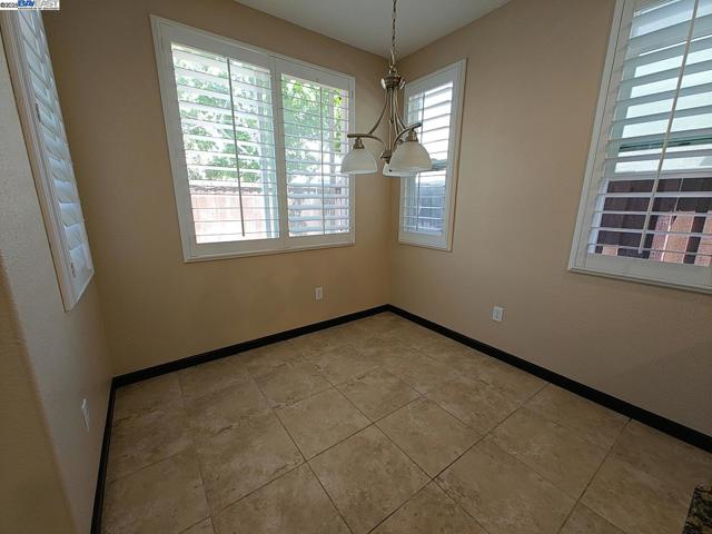 7283 Abbey Dr, Vallejo CA: https://media.crmls.org/mediaz/876c7b70-a8f9-4118-8d79-43d03aca53e0.jpg
