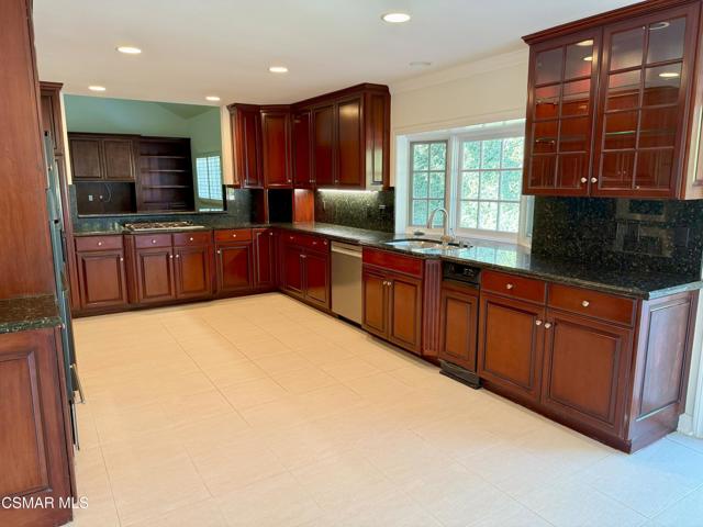 829 Sorrelwood Court, Westlake Village CA: https://media.crmls.org/mediaz/876cc9aa-b184-45a2-b2e5-a7e925a363bc.jpg